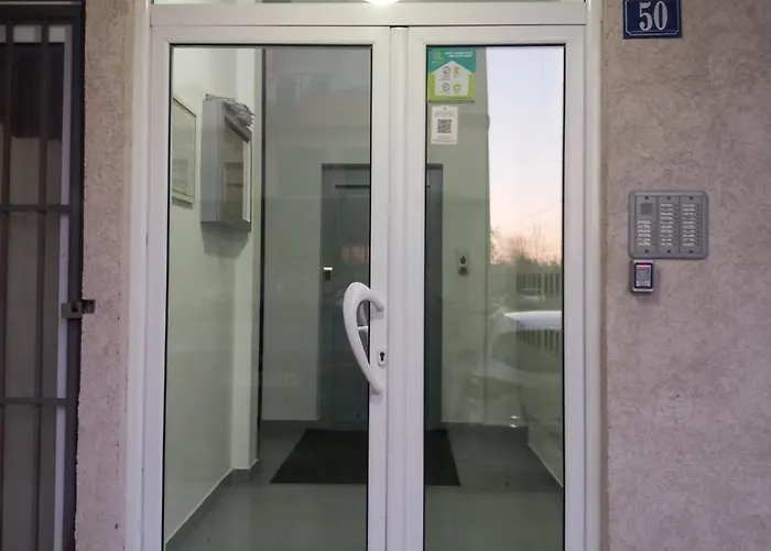 Near Hospital شقة